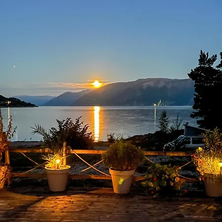 2 Bedroom Stunning In * Lavik (Sogn og Fjordane)